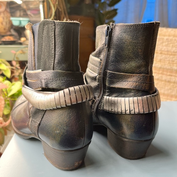 Dkode Navy/Teal Leather Boots with Silver Accents - Picture 4 of 16